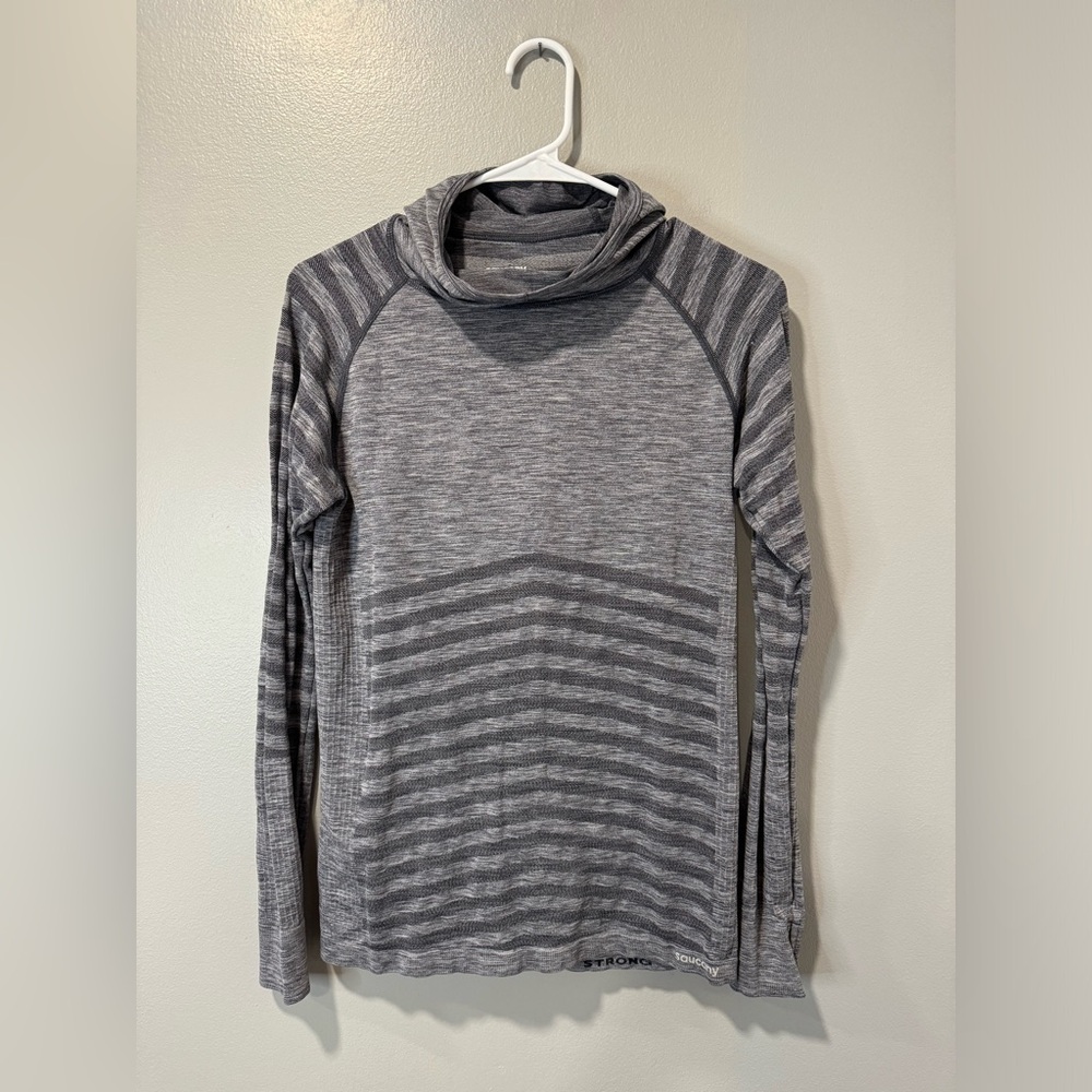 EUC Saucony Running Hooded Long Sleeve in Gray Size Medium